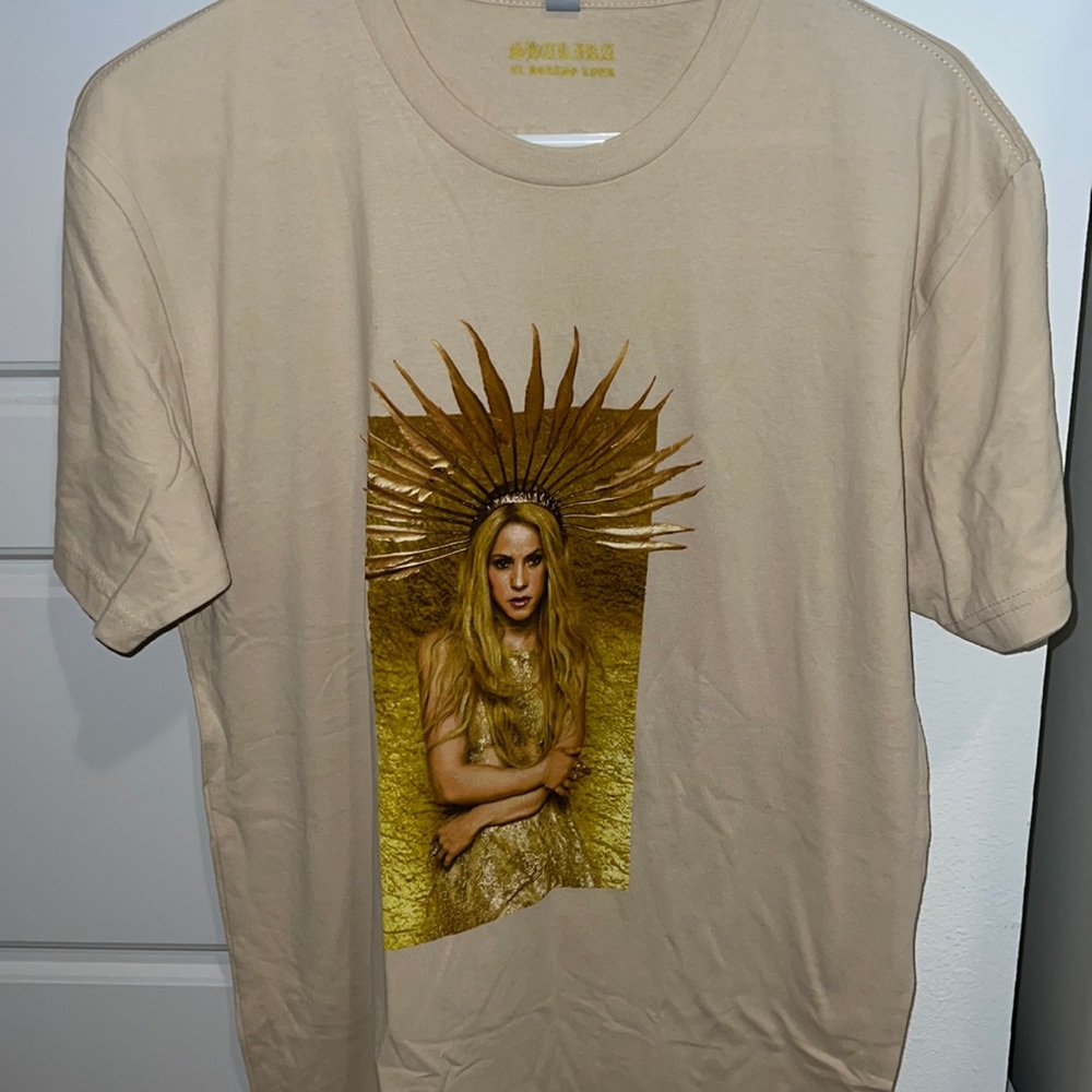 Shakira concert tee!